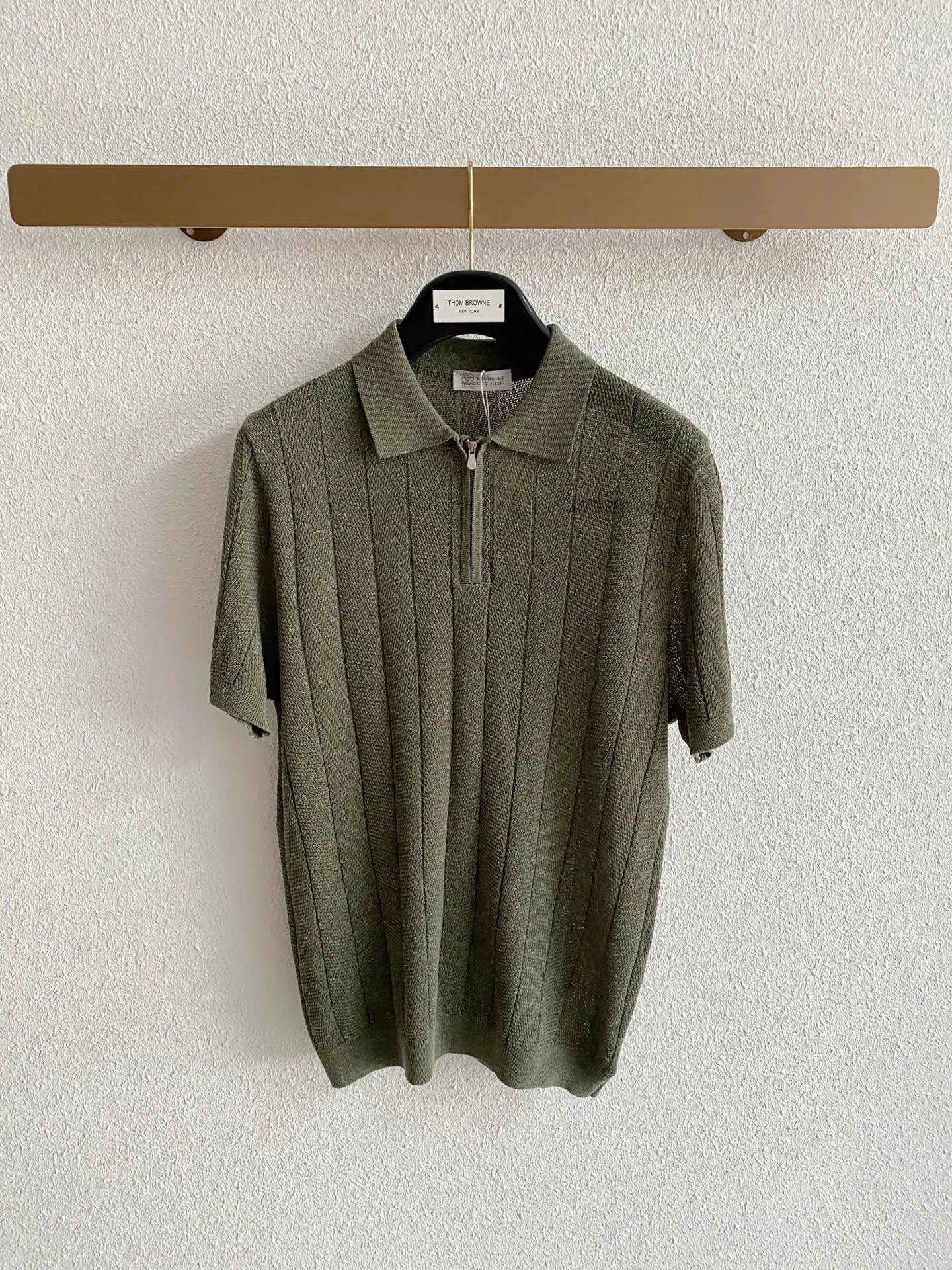 Brunello Cucinelli old money style half-zip knitted Polo shirt, Classic design, the fabric is made of linen + lyocell/cotton blended material, which combines the breathable freshness of linen and the drape and silky smoothness of lyocell. It is not sweaty or sticky when worn in summer. Sizes: M-3XL